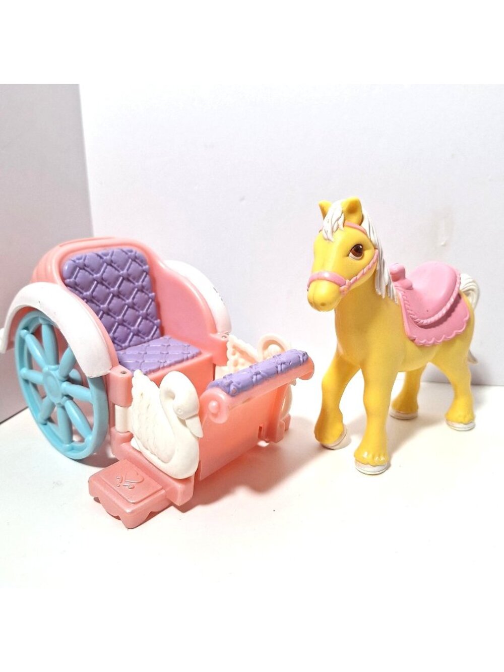 Loving Family Once Upon A Dream Royal Horse & Swan Carriage Lot